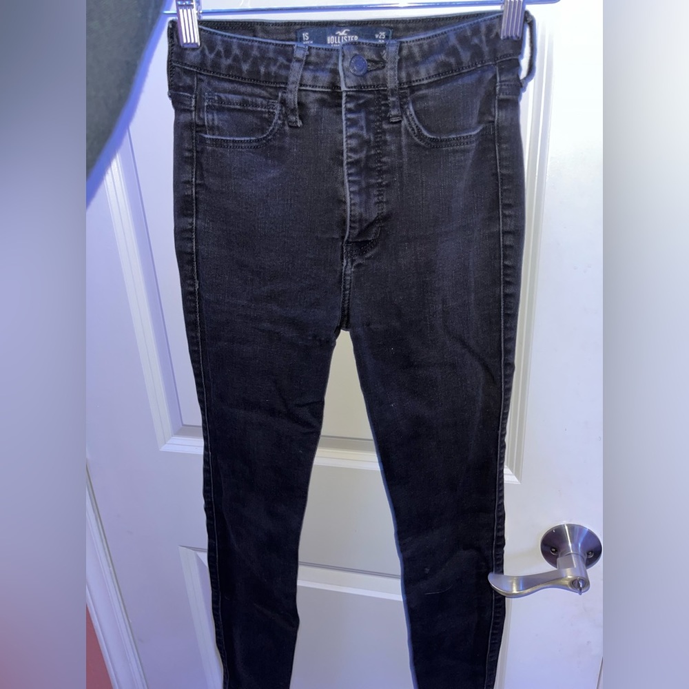 Size 1s Hollister black skinny jeans